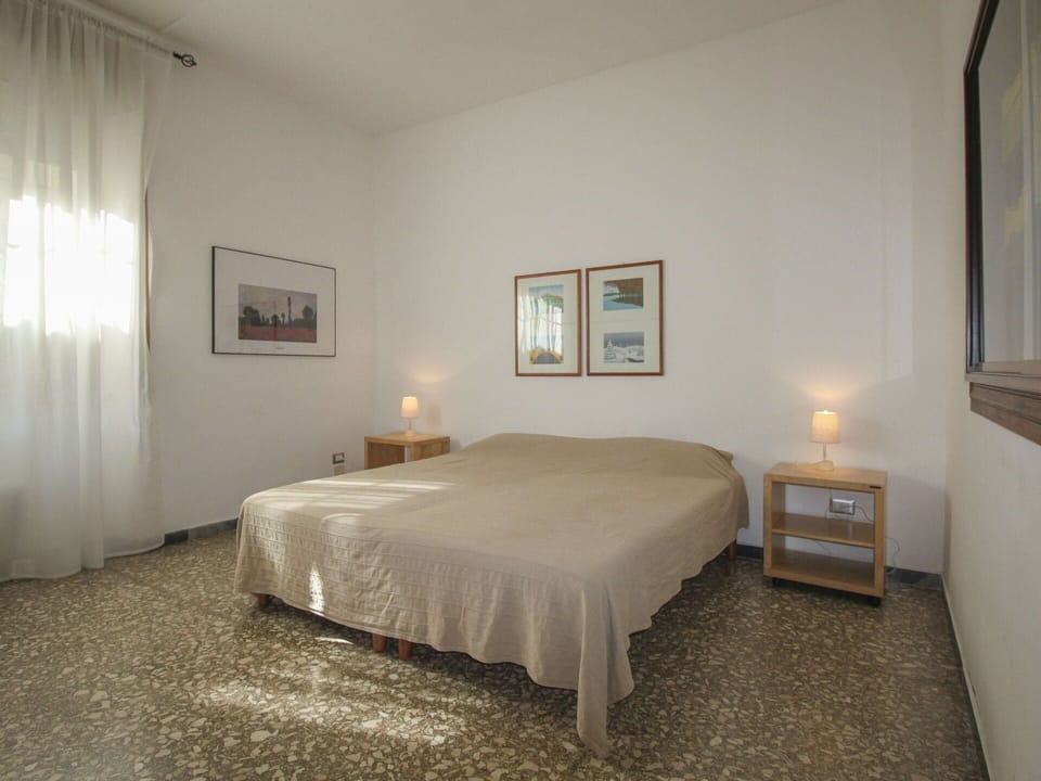 Furniture, Comfort, Picture Frame, Wood, Shade, Bed, Lighting, Flooring, Interior Design, Bed Frame