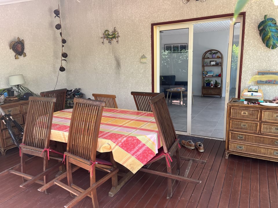 Outdoor dining