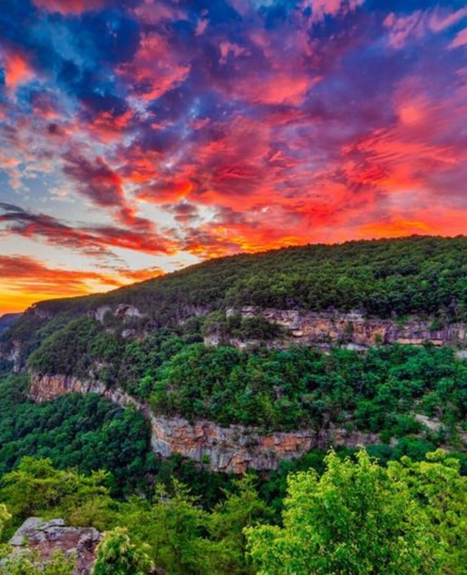 Cloudland Canyon State Park 5 minute drive. Waterfalls, hiking, biking, fishing.