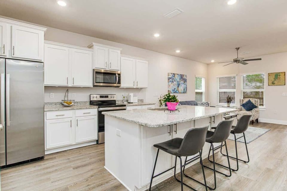 Kitchen with Island