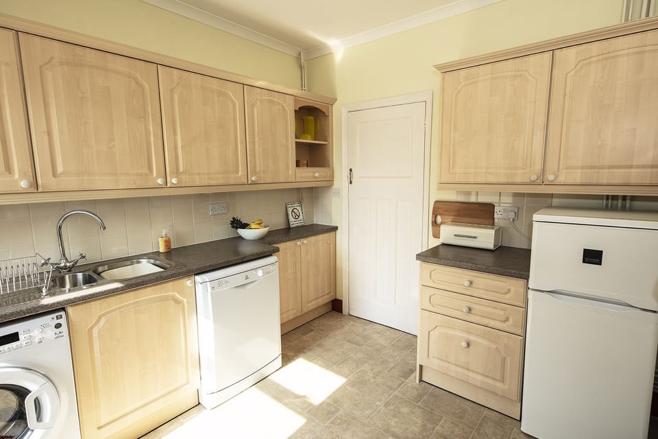 The kitchen with fridge freezer