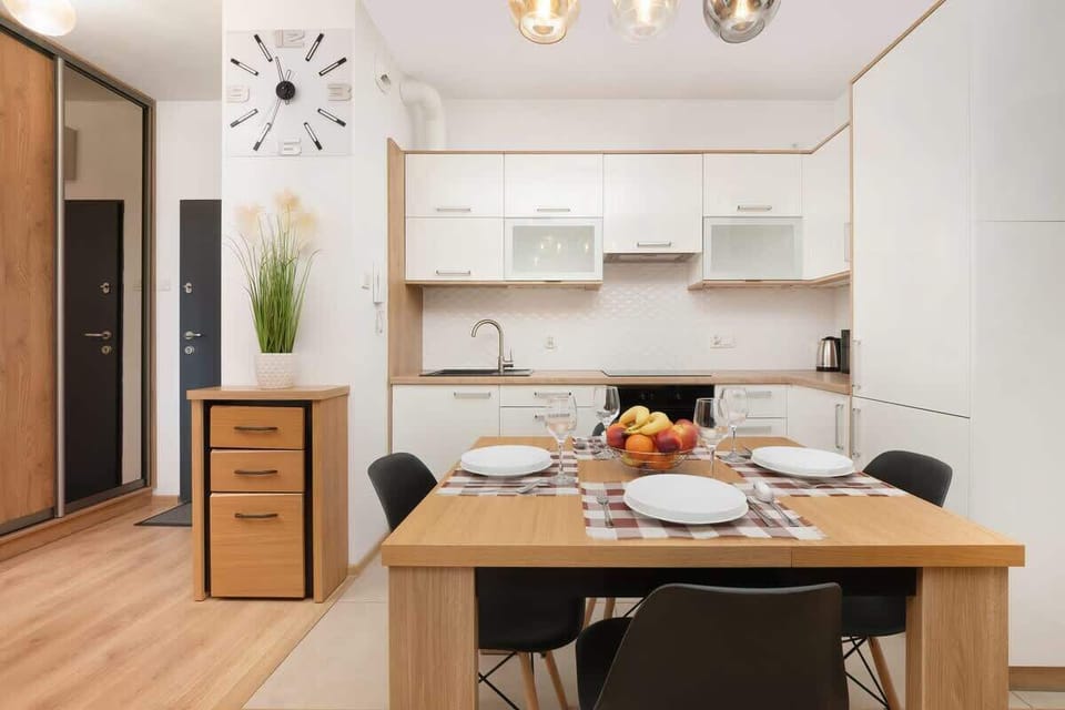Fully equipped kitchenette with table and chairs 