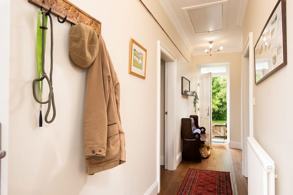 Pentland Cottage - the entrance hall with hanging space