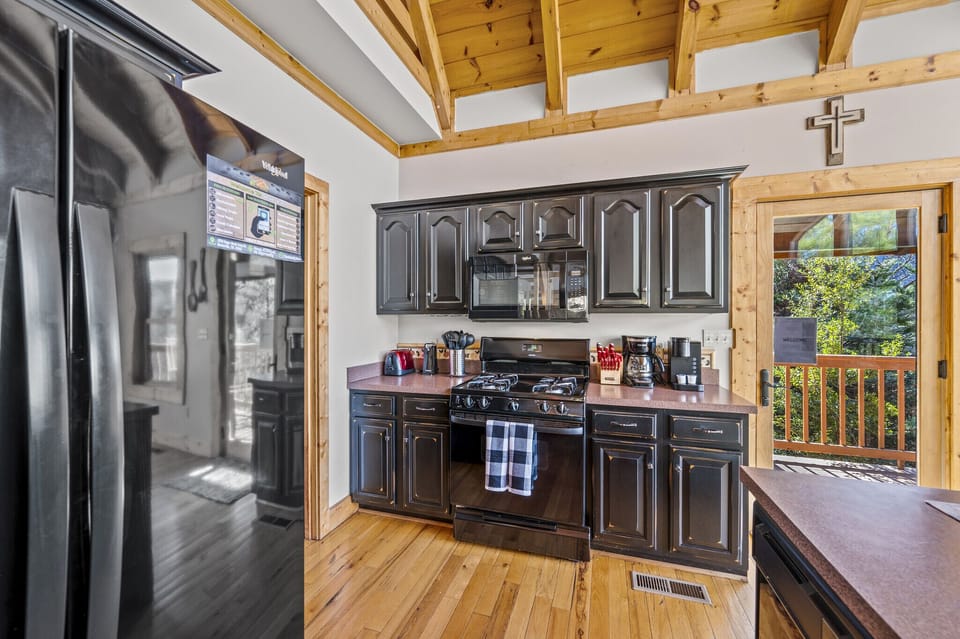 Snail's Pace's fully-equipped kitchen