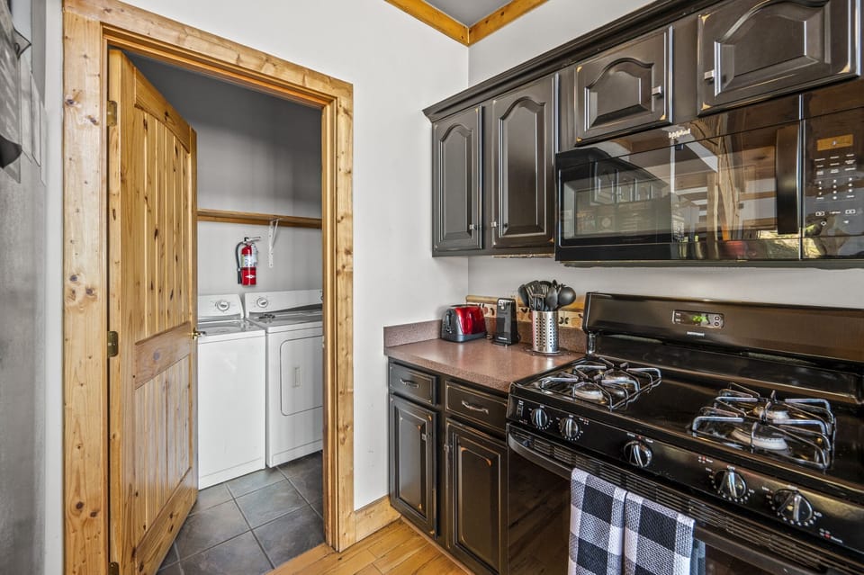 Snail's Pace's fully-equipped kitchen