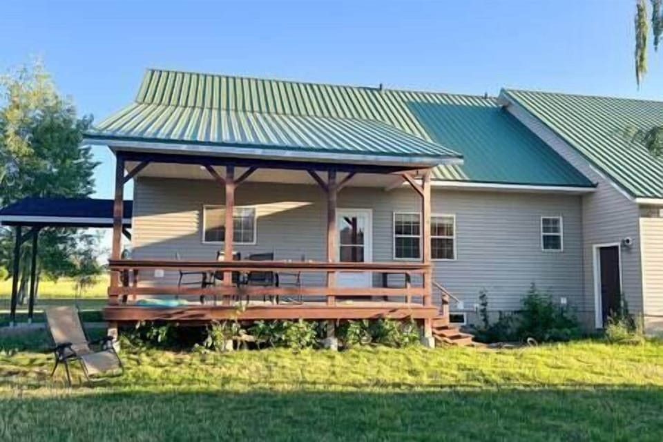 Back Porch Dining Area (2)