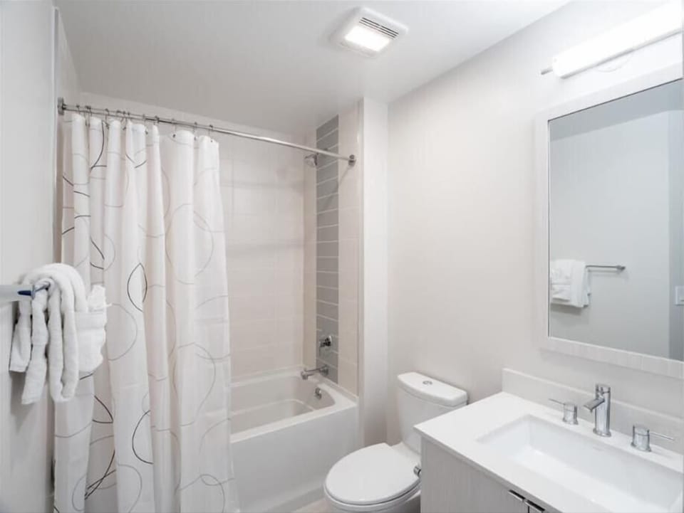 Herndon/Reston Reston 2 Bedroom Bathroom