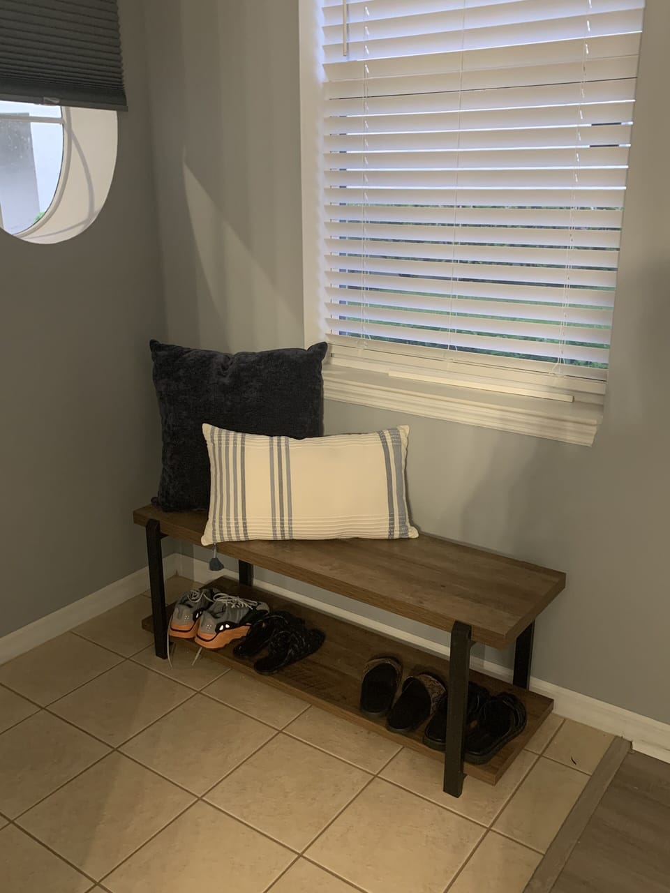 House Entryway bench to store shoes