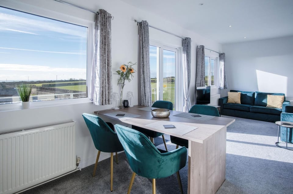 The Penthouse - 1 Bedroom Apartment - Ocean Breeze (4663)