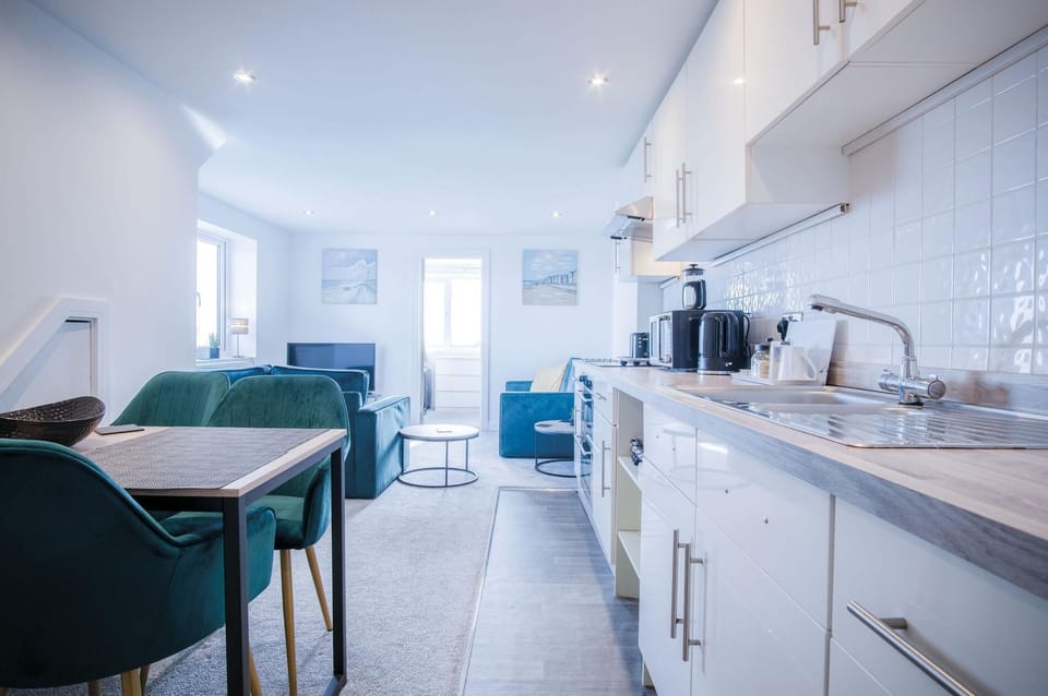 Oasis - 2 Bedroom Apartment - Ocean Breeze (4694)