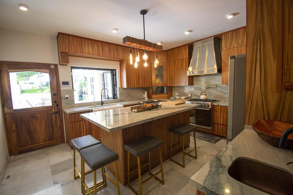 Eat in Island in Chef's Kitchen