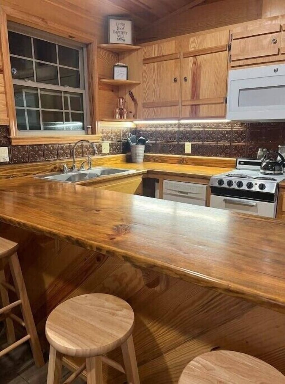 Kitchen fully equipped 