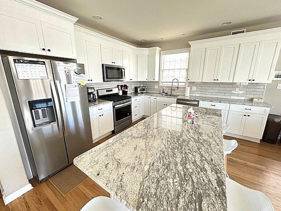 Stunning Kitchen Counter and Island
