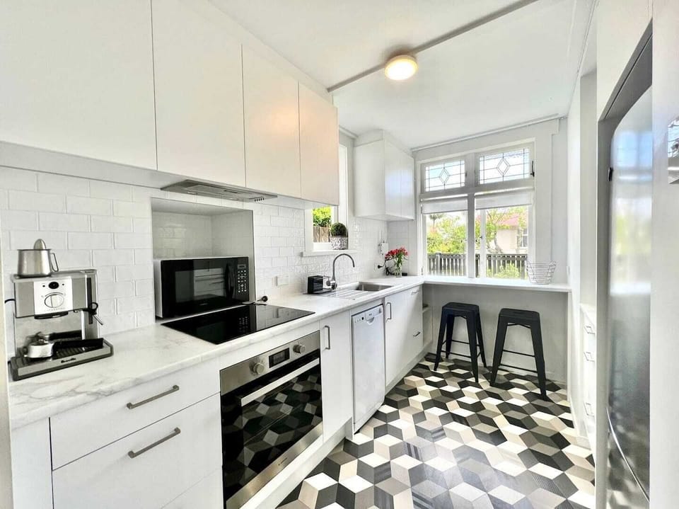 Kitchen / Window seat