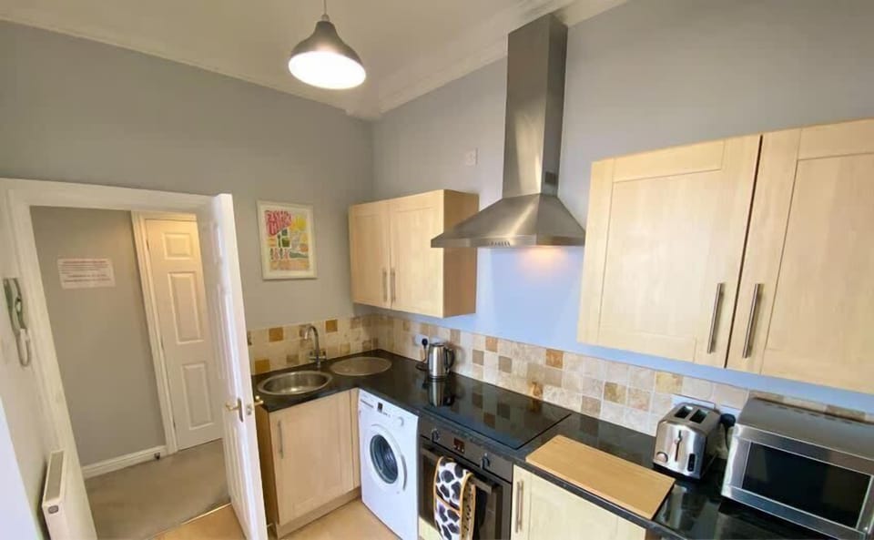 Well specced kitchen with washing machine, microwave etc