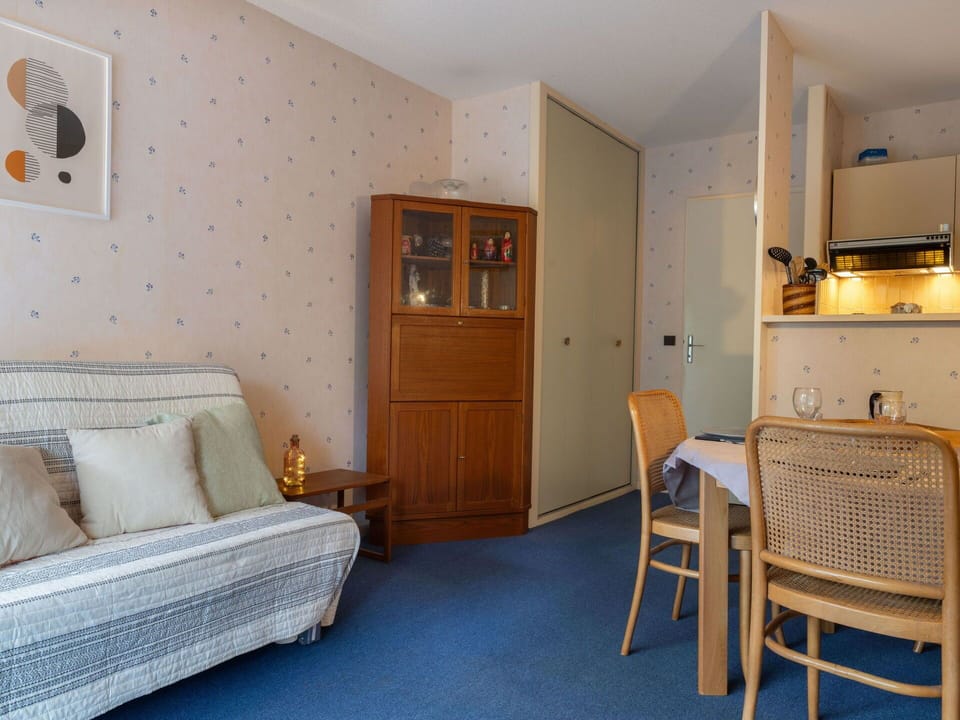 Furniture, Interior Design, Wall, Flooring, Floor, Wood, Room, Ceiling, Lighting, Chair