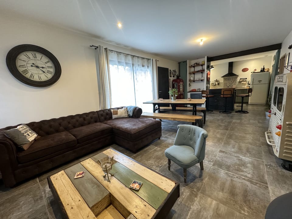 MAUBEC vacation rental villa for rent living room