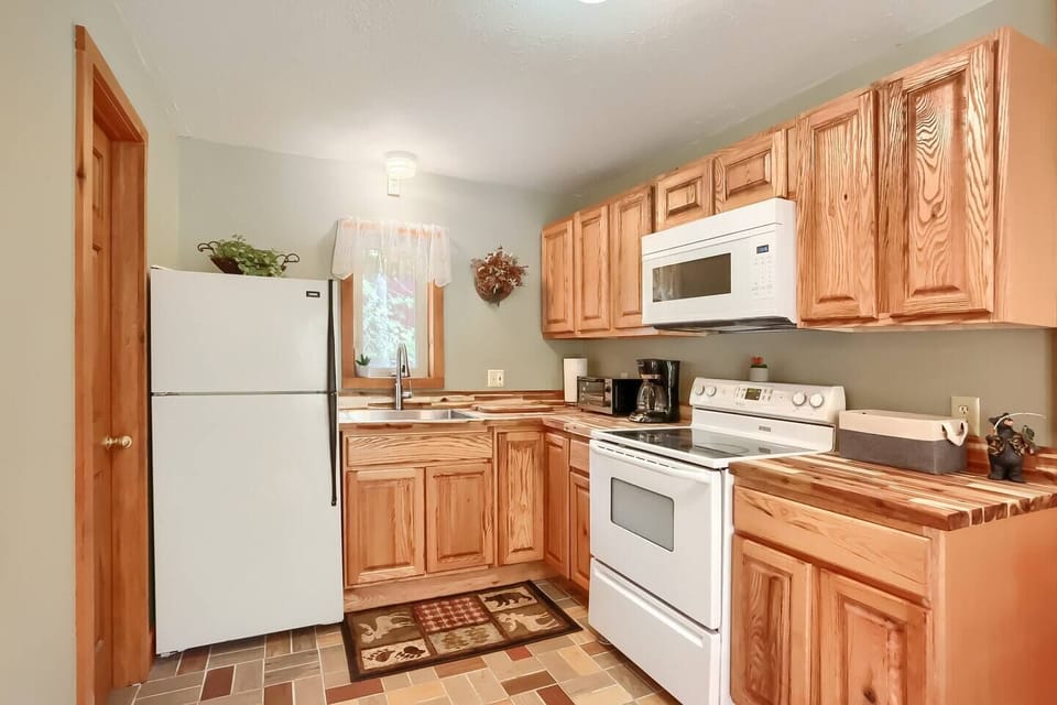 Well-equipped kitchen with all the essentials.