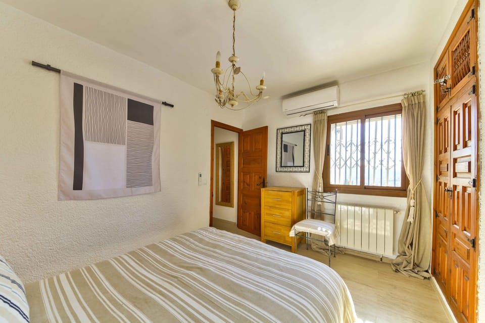 Queen size double bedroom
