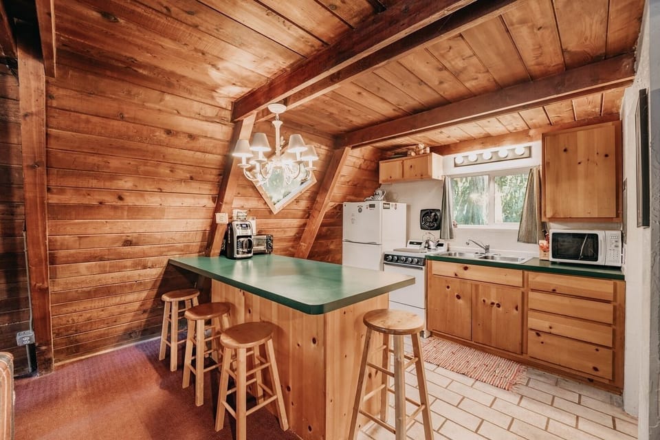 Indoors, Hardwood, Stained Wood, Microwave, Oven