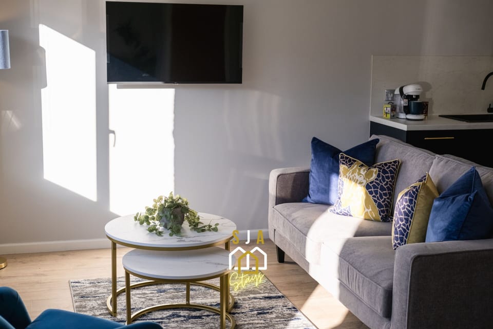 Living Room / Lounge