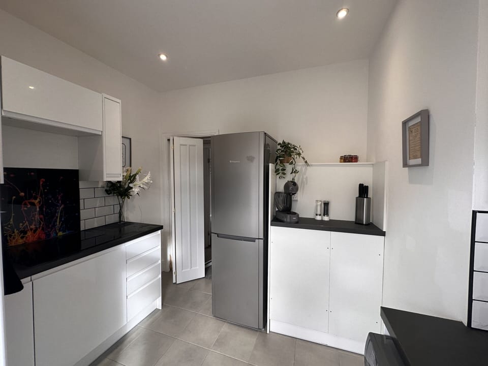 Kitchen / Mini breakfast bar
