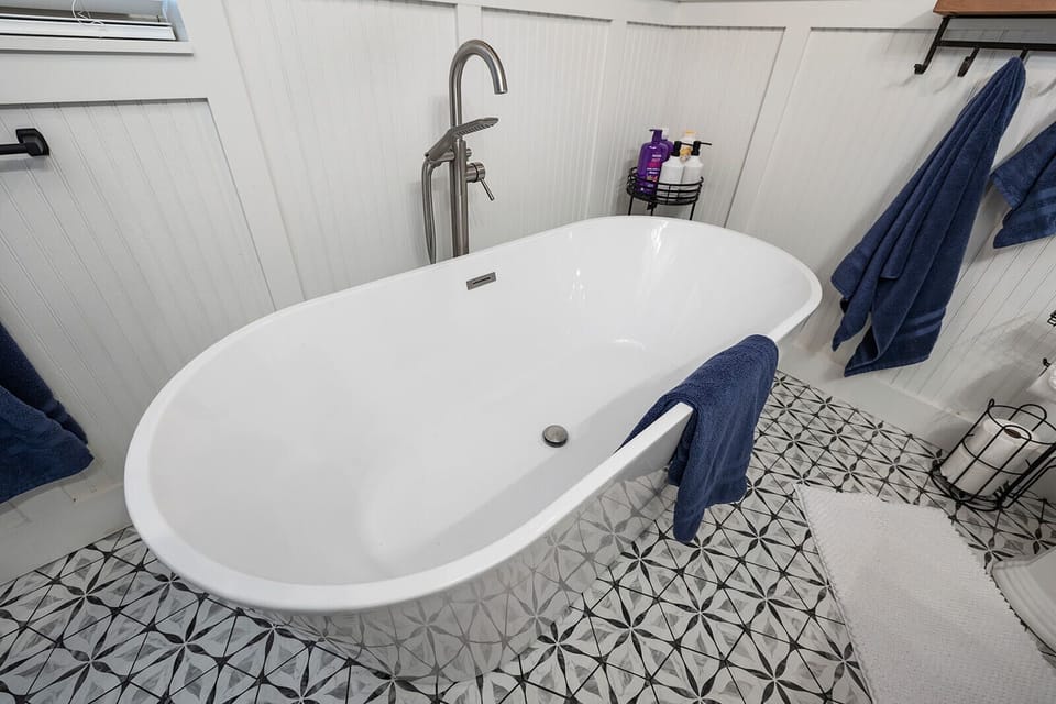 Master Bath Soaking Tub.