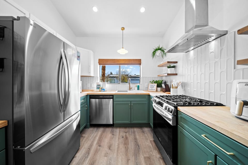Fully Stocked and Freshly Renovated Kitchen!