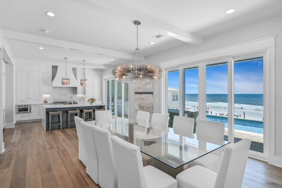 Luxurious open floor living space makes it easy to host large groups with panoramic views of the Gulf.