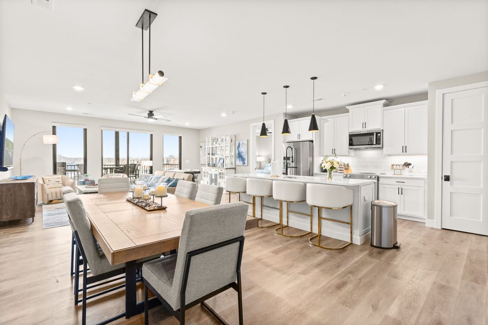 Kitchen and dining area in condo 1