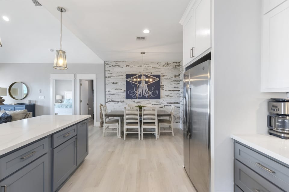 Salty & Sweet Kitchen: Enjoy the ultimate in convenience and style in this modern kitchen.