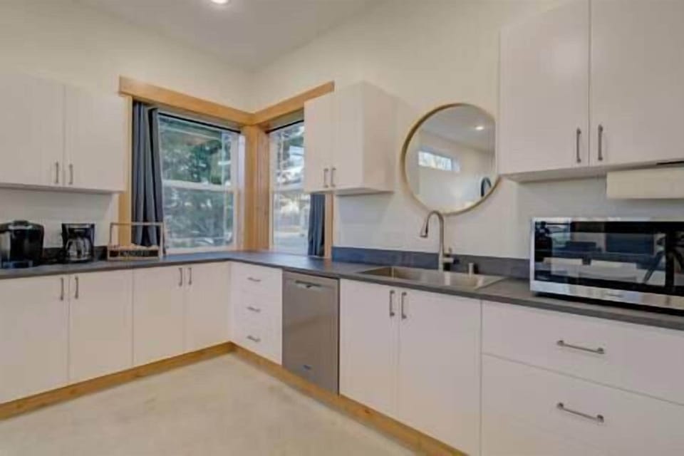 Reaceational building kitchen