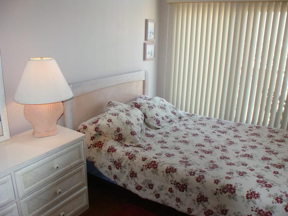 2nd level bedroom