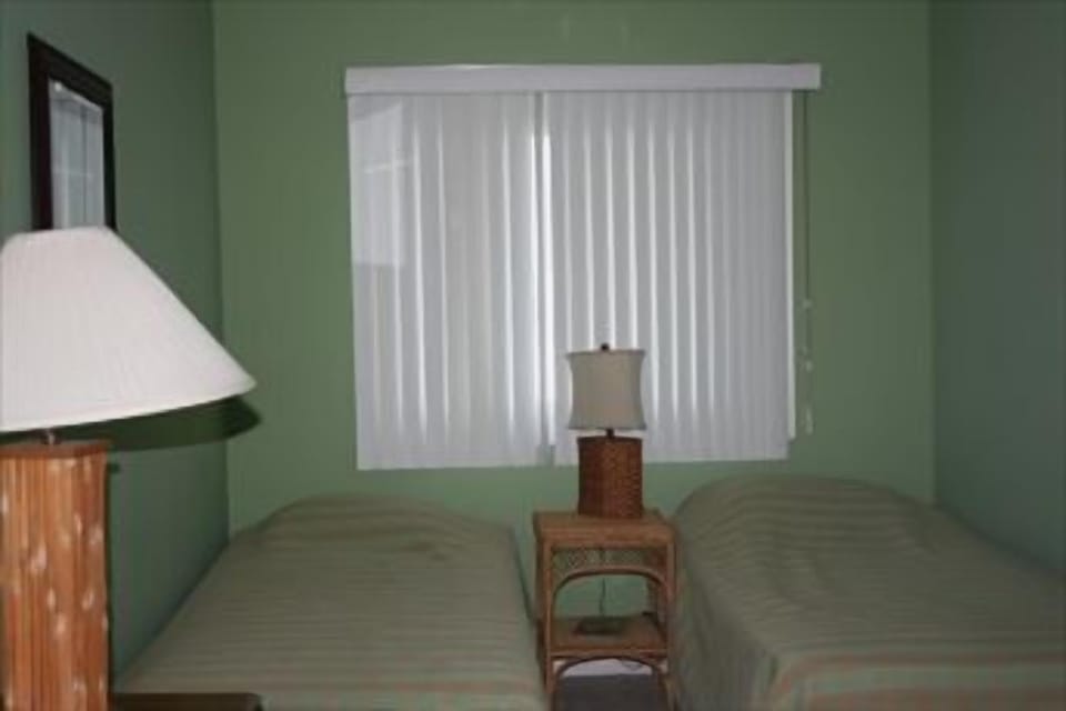 1ST FLOOR TWIN BEDROOM