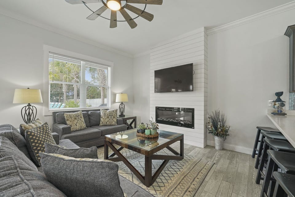 Beaches and Dreams - Crystal Beach - Living Room