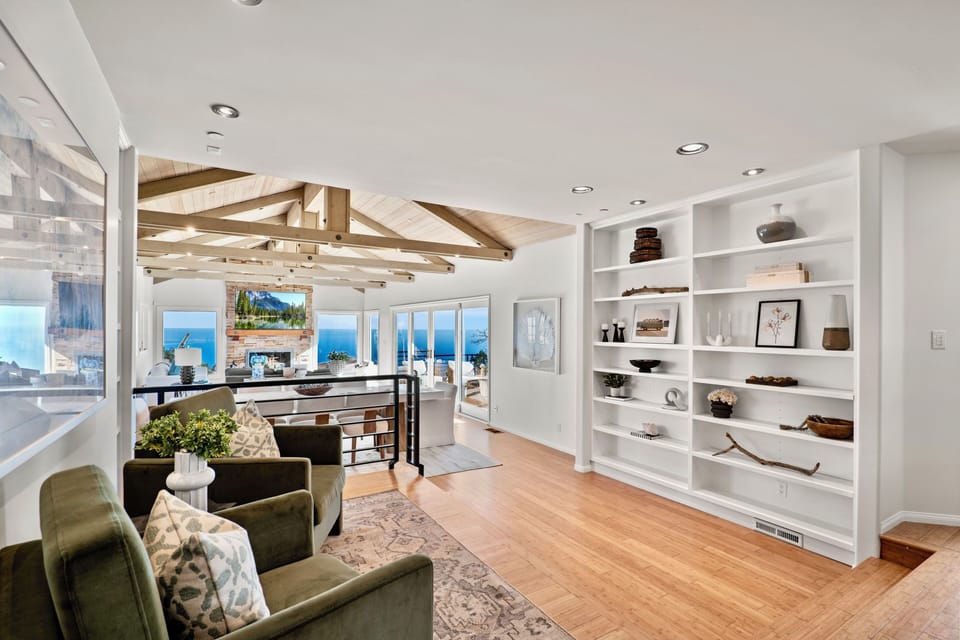 There's Ocean views from all the way back here!