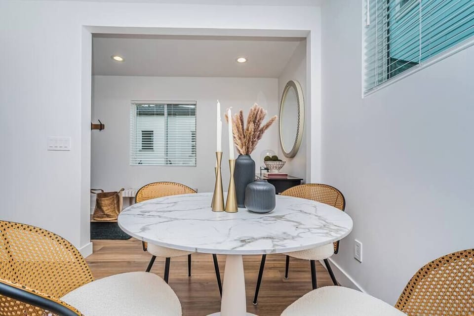 Compact yet charming, our cozy dining nook is the perfect spot for intimate meals and heartfelt conversations. Welcome to your home away from home.