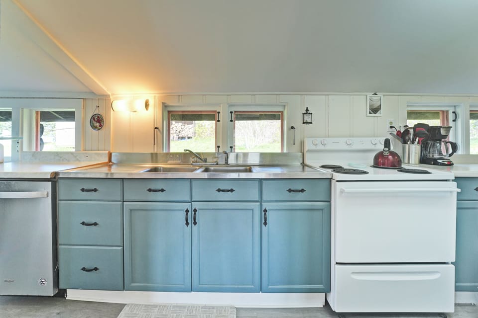 Kitchen | Cooking Basics Supplied | Ground Floor | In-Unit Laundry