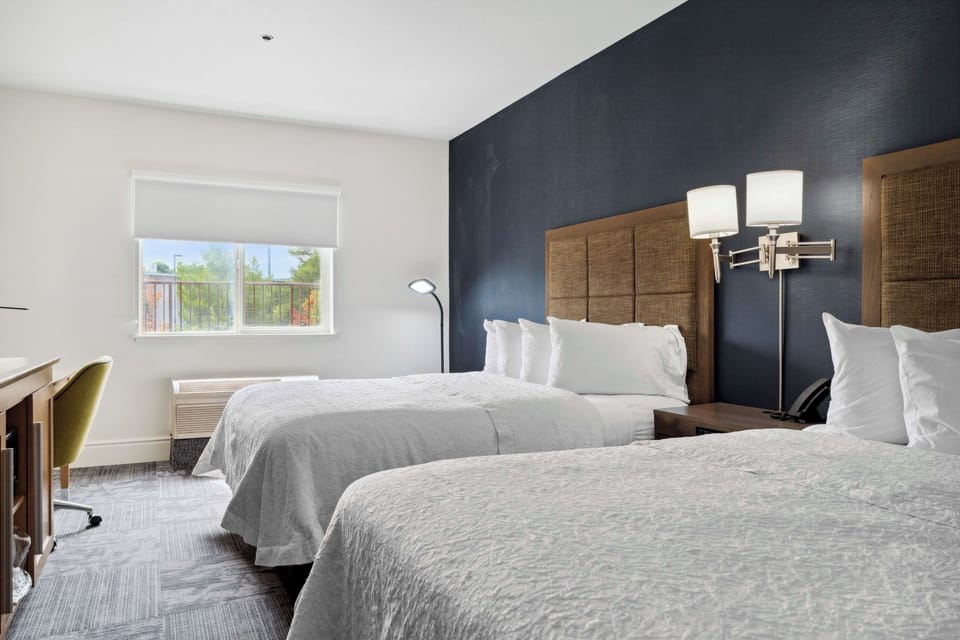 Unit with 2 Queen beds. Exact unit will be assigned upon arrival. Views, colors, and decor may vary.