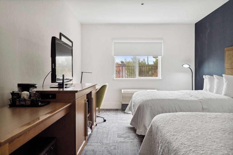 Unit with 2 Queen beds. Exact unit will be assigned upon arrival. Views, colors, and decor may vary.