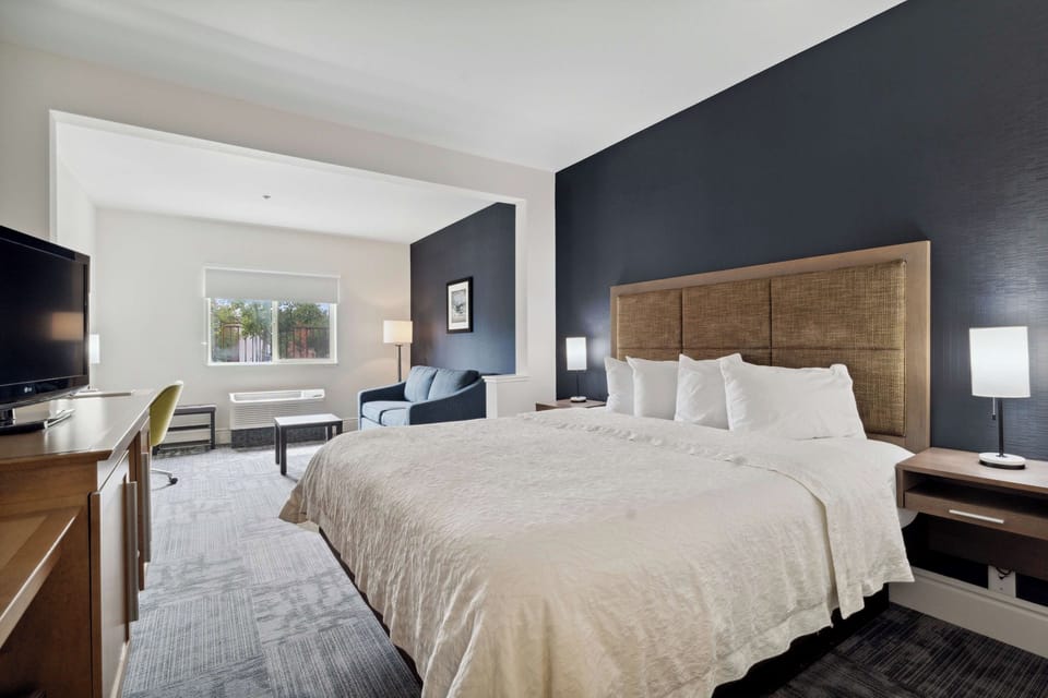Unit with 1 King bed. Exact unit will be assigned upon arrival. Views, colors, and decor may vary.
