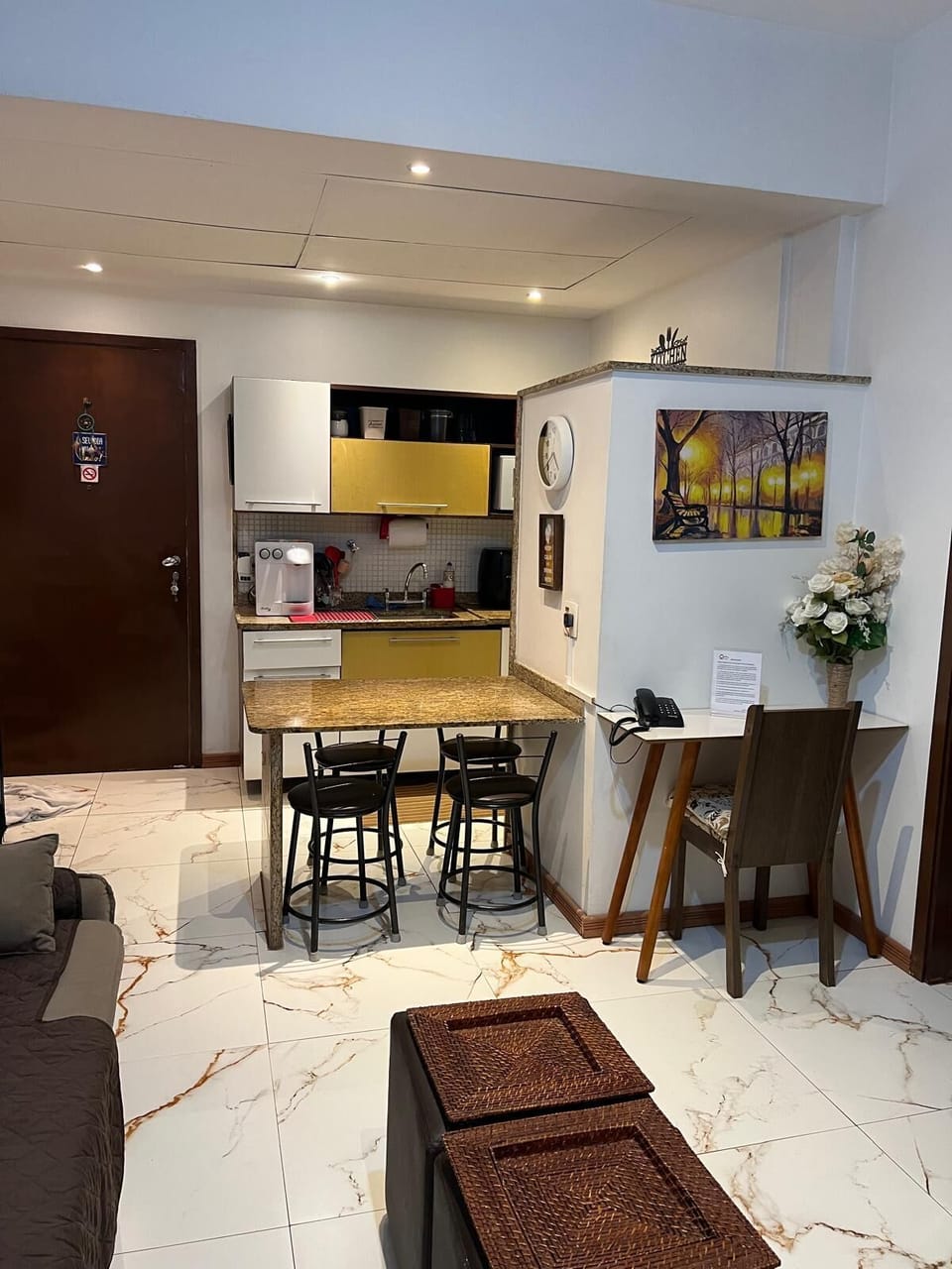 Livingroom - dining area