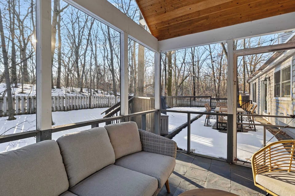 Snowy mornings, cozy afternoons, starry nights.