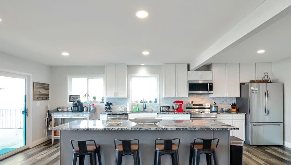 Kitchen Island with 5 Bar Stools