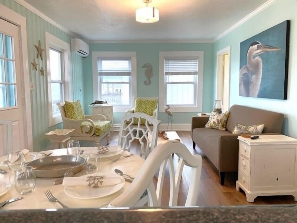 Dining Room, Dining Table, Furniture, Indoors, Table