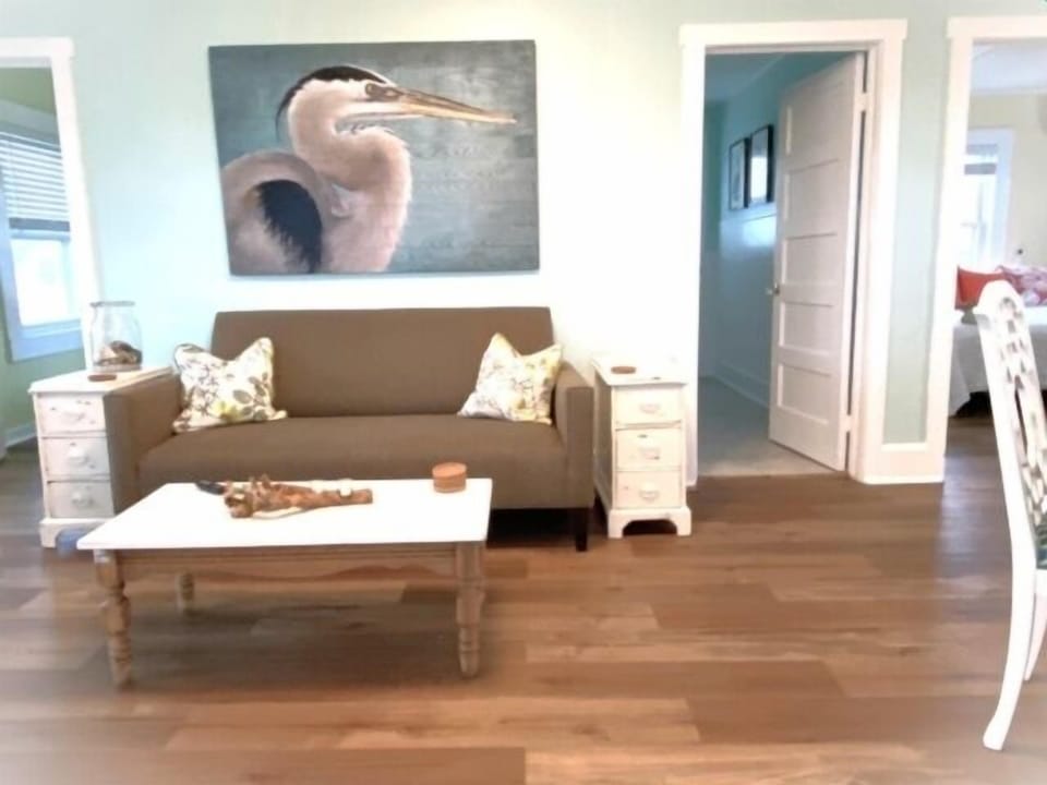Floor, Indoors, Flooring, Furniture, Living Room