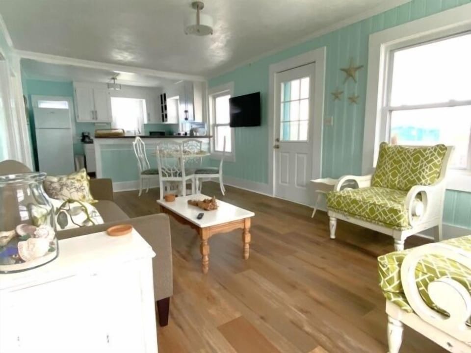 Indoors, Home Decor, Floor, Furniture, Living Room