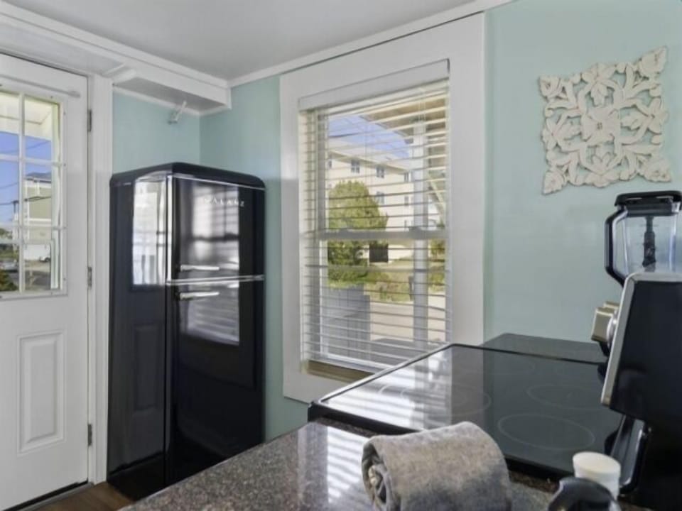 Door, Home Decor, Appliance, Refrigerator, Indoors