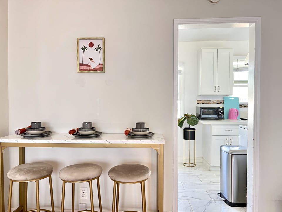 Jie’s choice -Charming 2B in the Heart of Alhambra Apartment in Alhambra