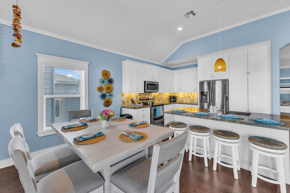 Beautifully decorated kitchen with high top table for 6 and 4 barstools